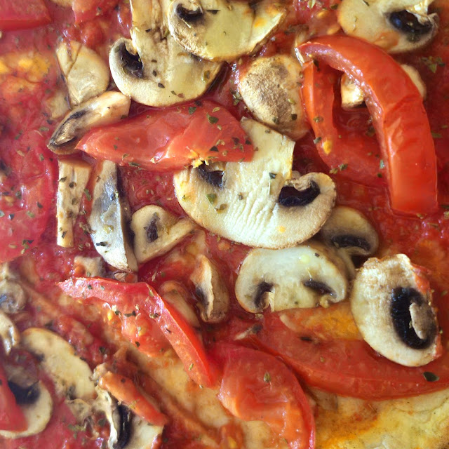 Pizza Mit Champignons Und Tomatenscheiben Ohne Käse Also Vegan
