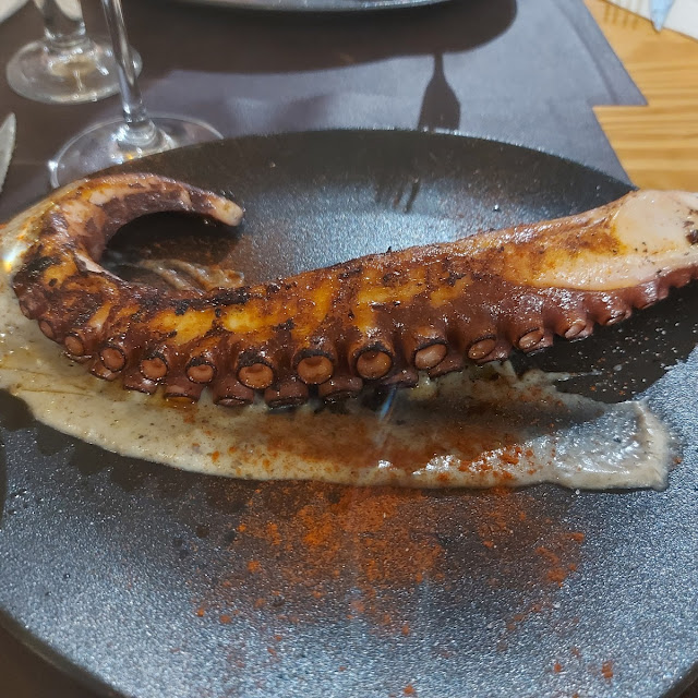 Pulpo A la Brasa Con Parmentier