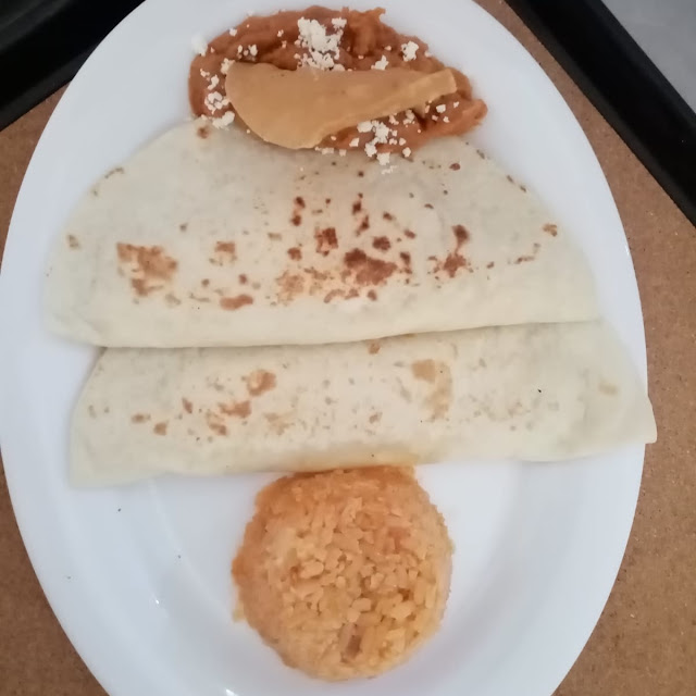 Quesadillas de Harina Con Arroz Y Frijoles
