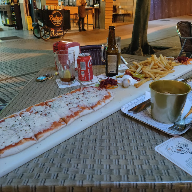 Pizza Y Salchicha de Metro