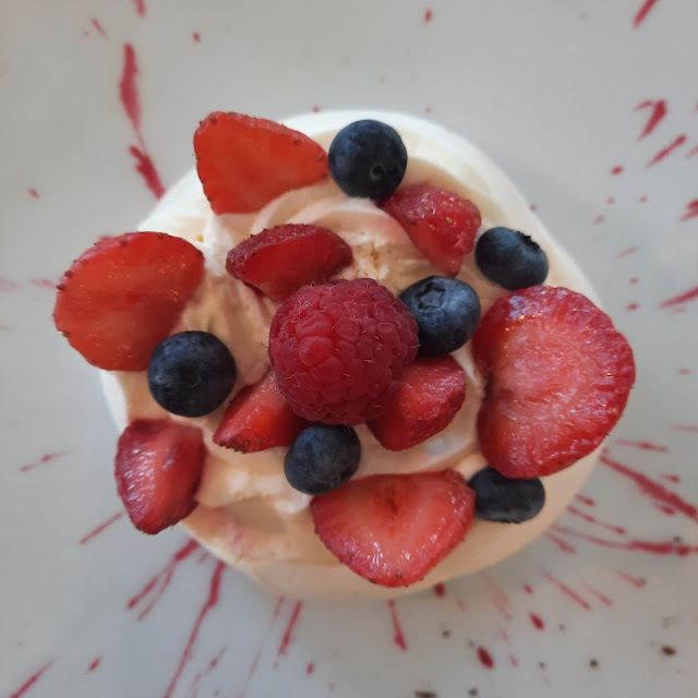 Pavlova Aux Fruits de Saison