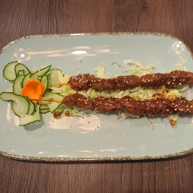 Hähnchenspieße In Erdnusssauce