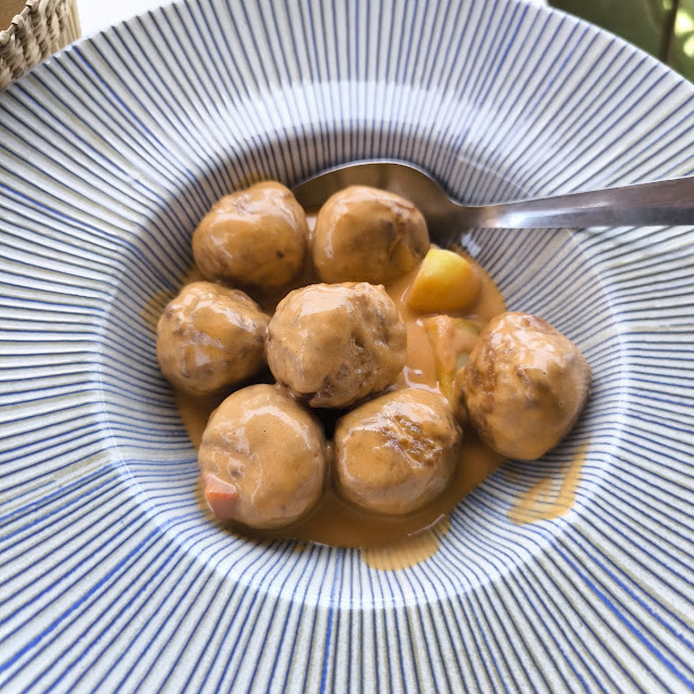 Albóndigas de Choco Con Salsa de Gambas