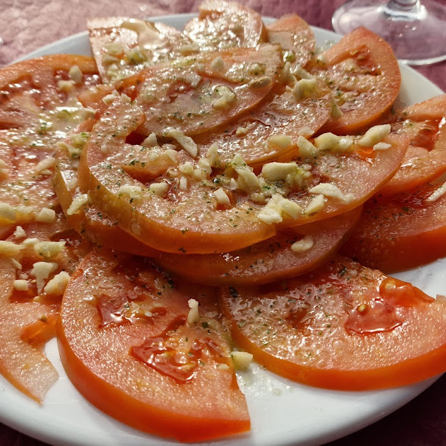 Tomate Aliñado Con Ajo