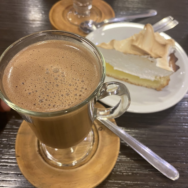 Chocolate Caliente Y Torta de Chocolate Cake