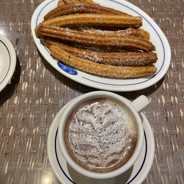 Chocolate Español Y Churros Sencillos Deliciosos