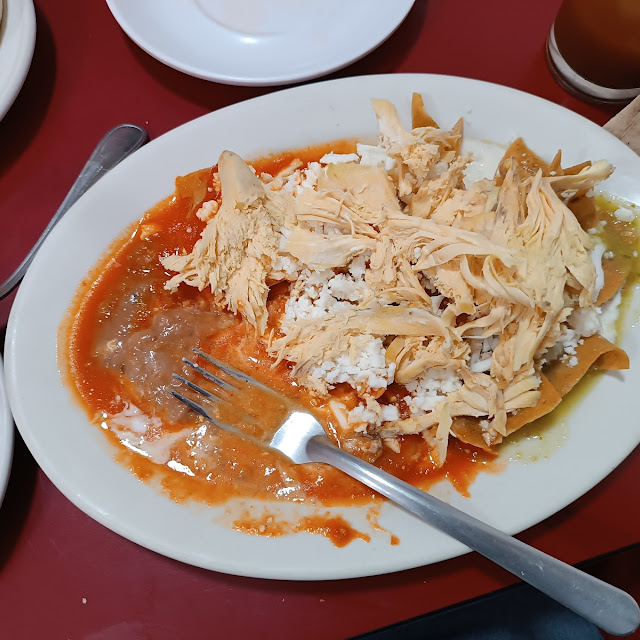 Chilaquiles Con Pollo Dos Salsas