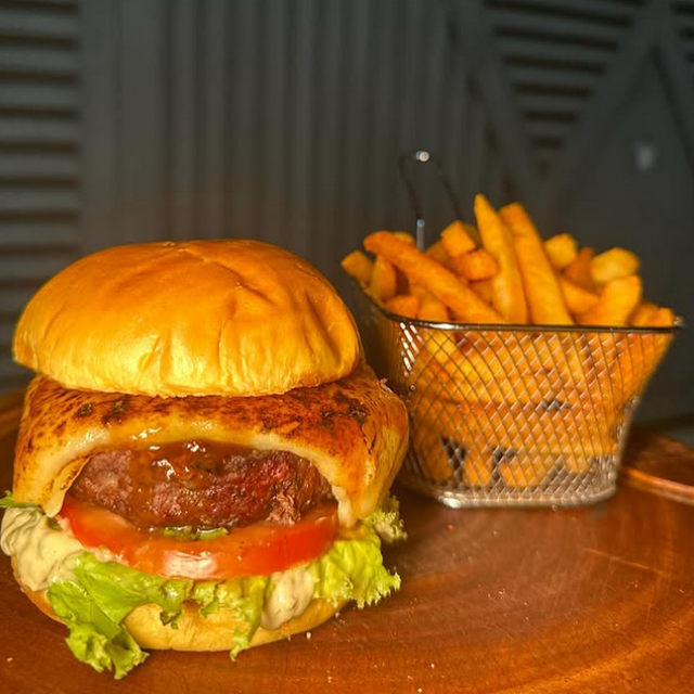 Sanduíche Hamburguer Assado Na Brasa