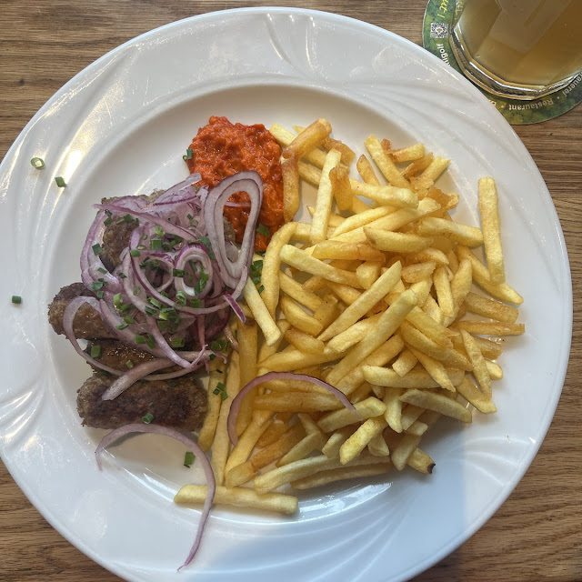 Cevapcici Mit Pommes