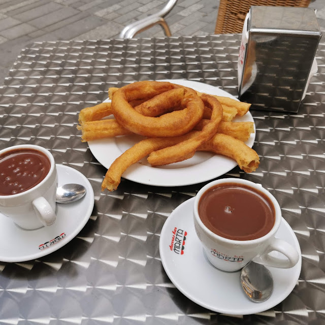 Churros Con Chocolate Caliente