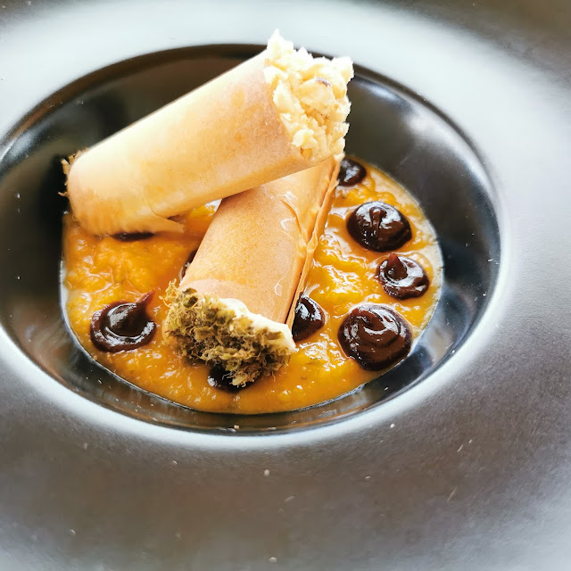Cannolo Di Pasta Fillo Mousse Al Gorgonzola Crema Di Zucca E Mostarda Di Pere
