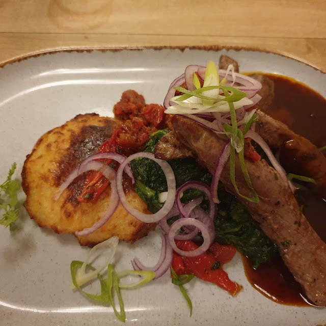 Konfierte Lammfilets Mit Spinat Und Kartoffelgratin
