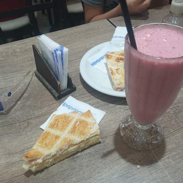 Licuado Con Leche de Frutilla