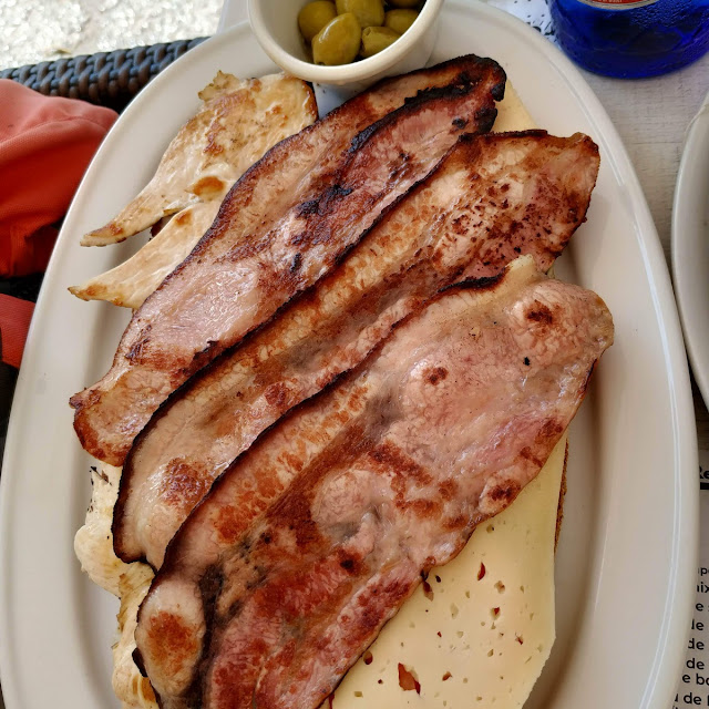 Sobrasada Y Queso de Cabra Con Miel