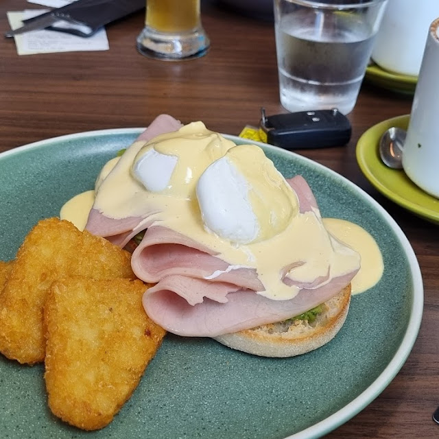 Eggs Benedict