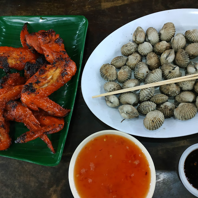 Kerang Bakar Dan Kepak Ayam Madu