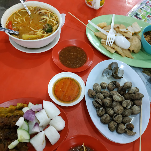 Mee Tomyam Satay Yong Tau Fu Kerang Bakar