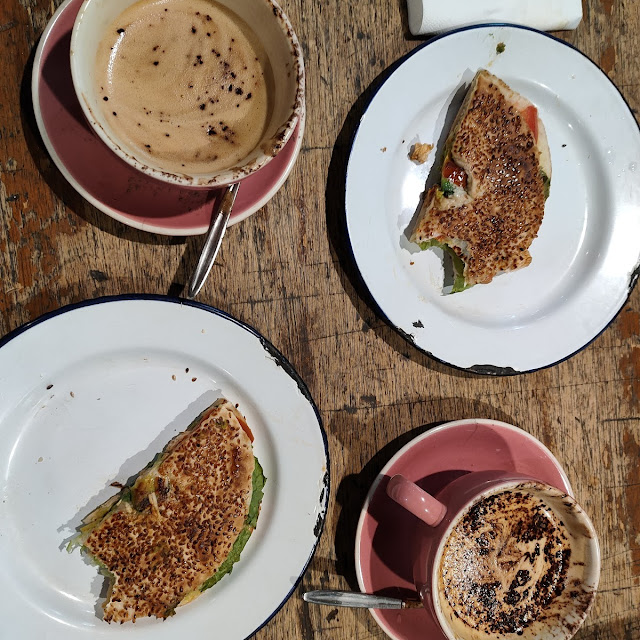 Café Y Bocadillo