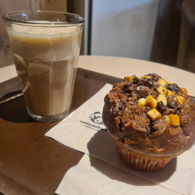 Caffe Latte Et Muffin Triple Chocolate