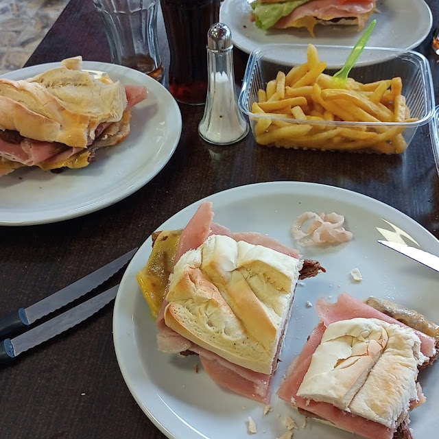 Lomito Completo Con Papas Muy Muy Rico