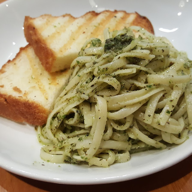 Linguini with Pesto Sauce