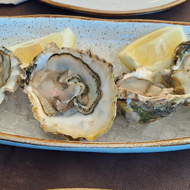 Fresh Oysters with Lemon Wedges