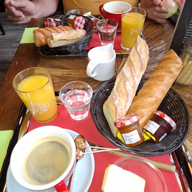 Frühstück Mit Marmelade Kaffee Und Orangensaft