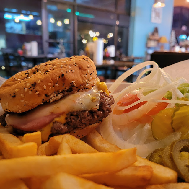 Maverick Burger