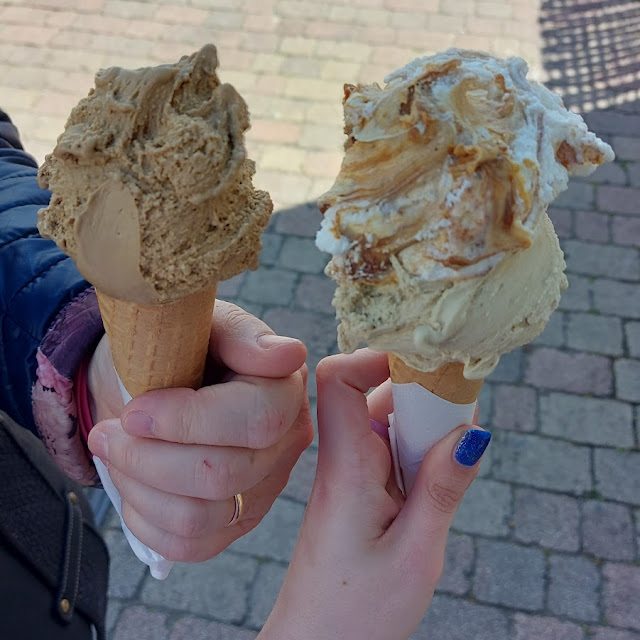 Gelato Liquirizia E Gelato Cremino Al Caramello E Pistacchio