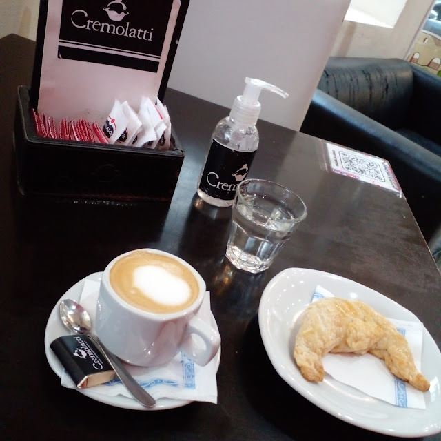 Capuchino Con Medialuna