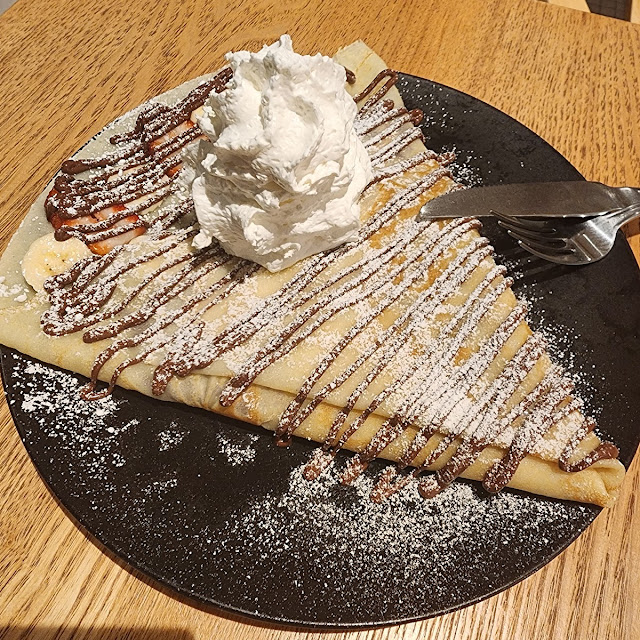 Nutella Strawberry and Banana Crepes