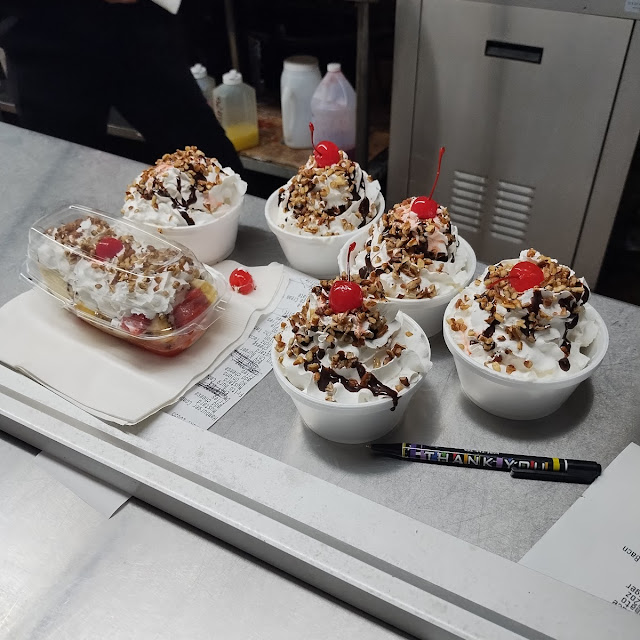 Med Ice Cream in a Cup Sun & Banana Split