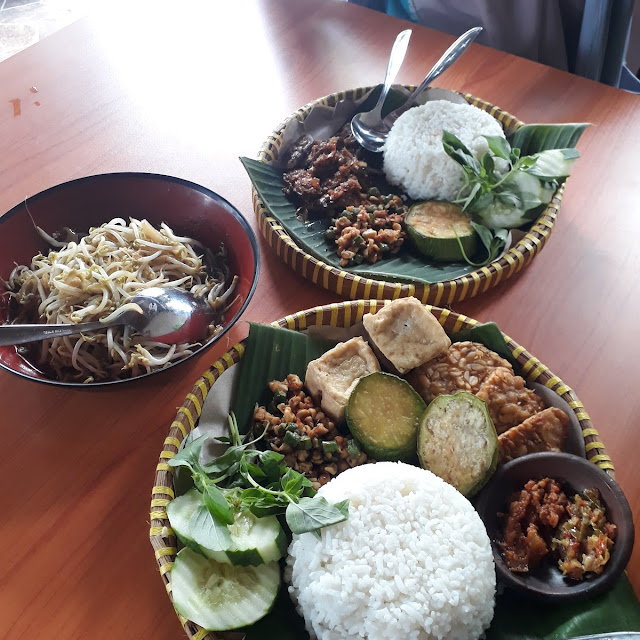Nasi Sambal Cakalang Tempe Tahu Lalap Tumis Taoge
