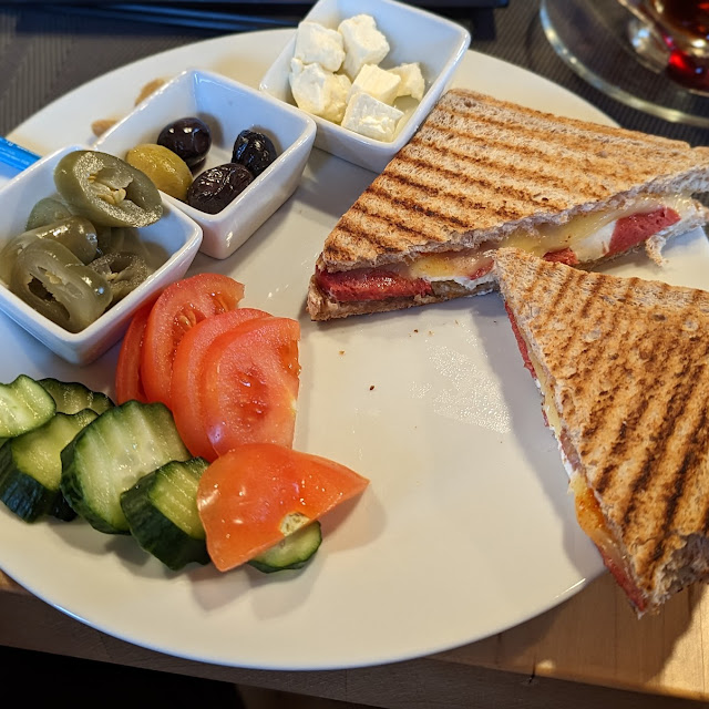 Türkisches Sucuk Sandwich