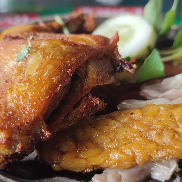 Ayam Goreng Lalapan