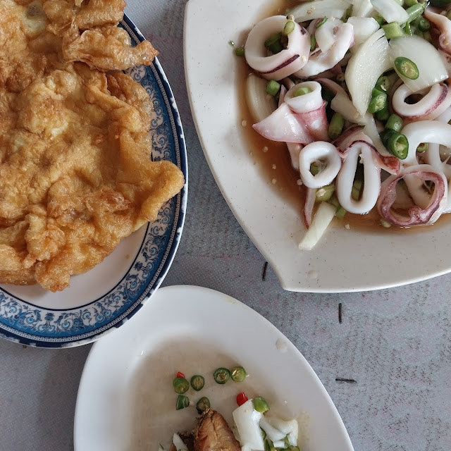 Telur Dadar Sotong Masak Halia & Ikan Kering Goreng