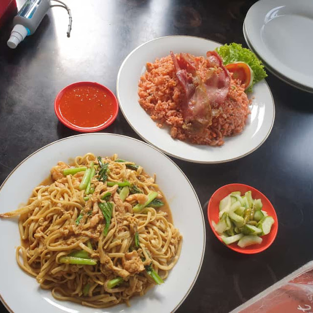 Mie Ayam Dan Nasgor
