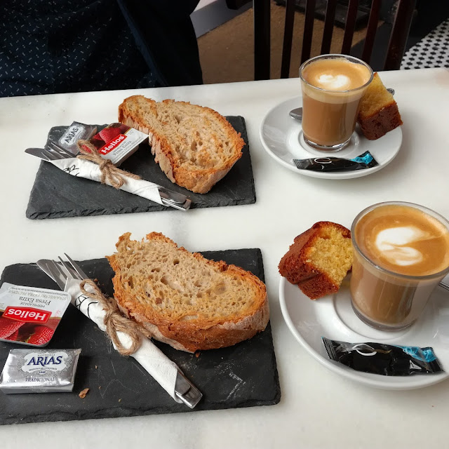 Café Con Leche Y Tostadas