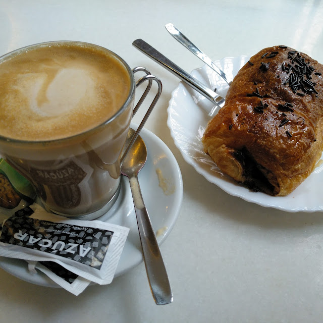 Café Con Leche Y Napolitana de Chocolate