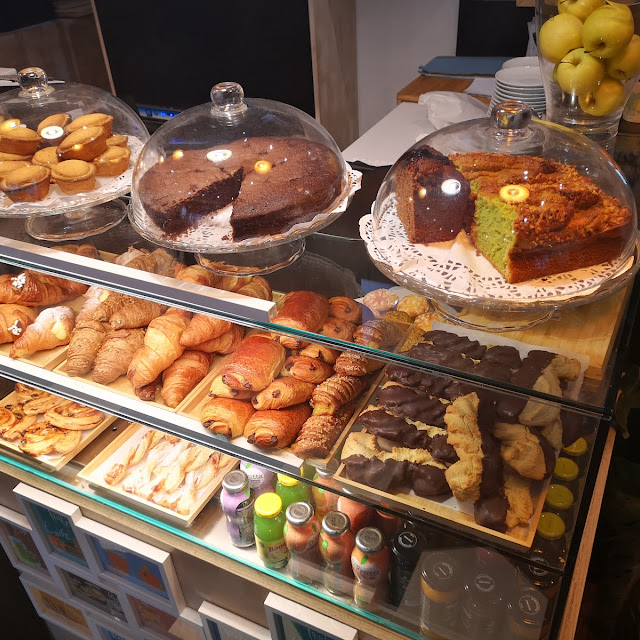 Vetrina Dolci Torte Di Un Altro Mondo Fatte A Casa Genuine Perché Senza Zuccheri Aggiunti LI Amo