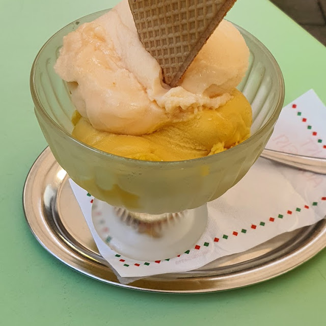 Kleiner Eisbecher