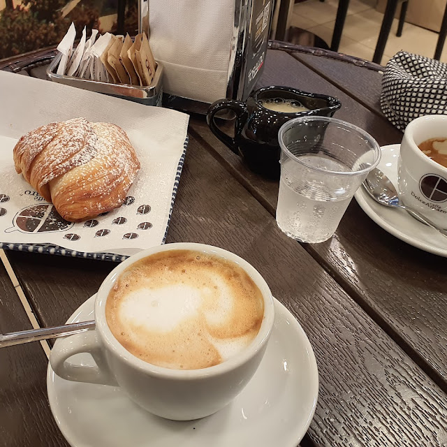 Sfogliatella E Cappuccino