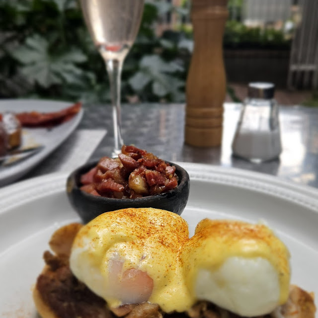 Eggs Benedict