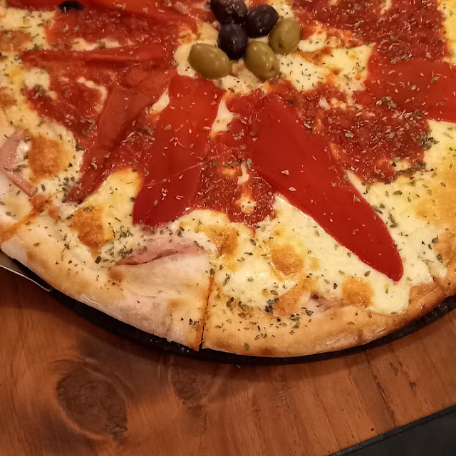 Grande de Muzzarela Jamón Y Morrones