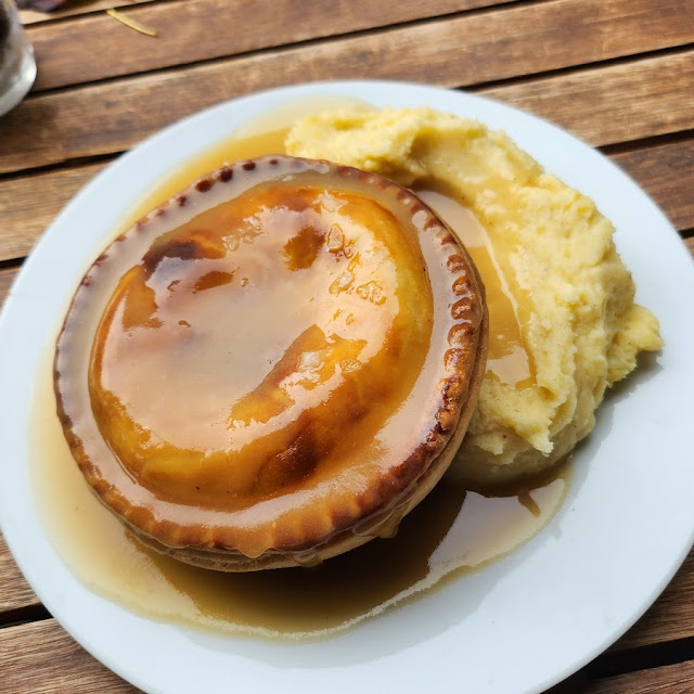 Chicken and Mushrooms Pie