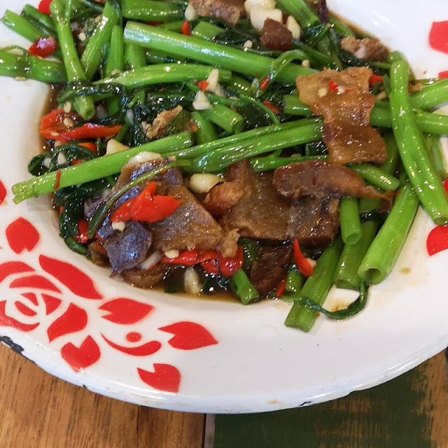 Fried Morning Glory with Crispy Pork