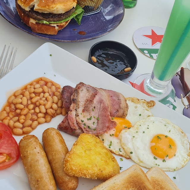 Breakfast and Classic Burger