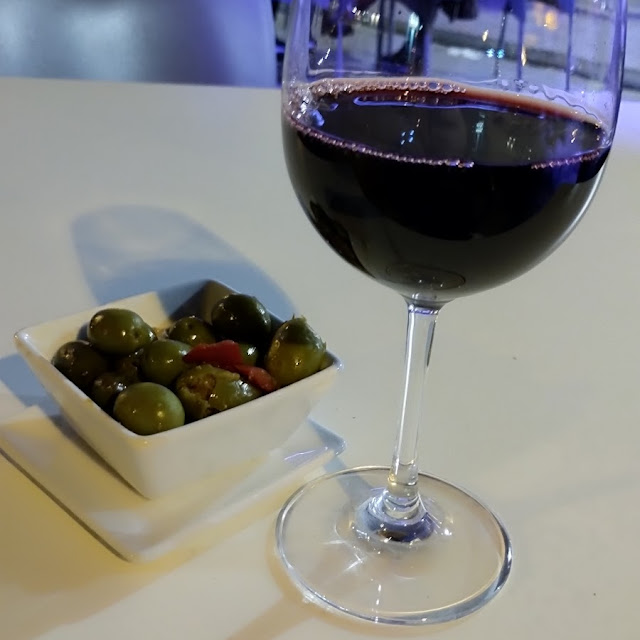 Vino Y Aperitivo
