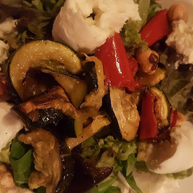 Marktsalat Mit Grill Gemüse Und Büffel Mozzarella
