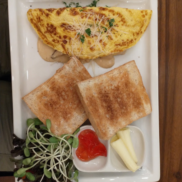 Omelette with Toast